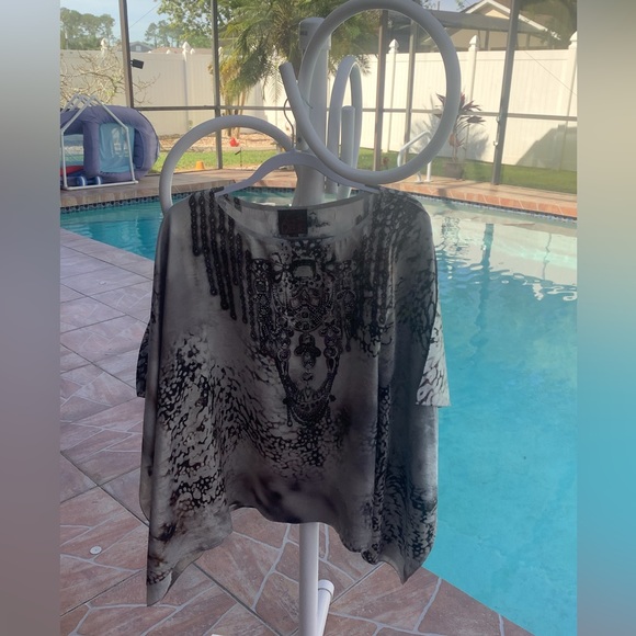 French Blue top grey with silver beads size small nice flowing material - Picture 4 of 12